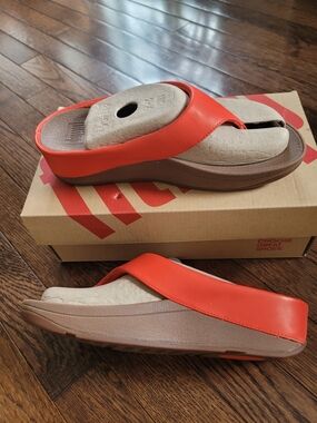 NWT FitFlop Ringer Toe-Post Sandals Flame Red